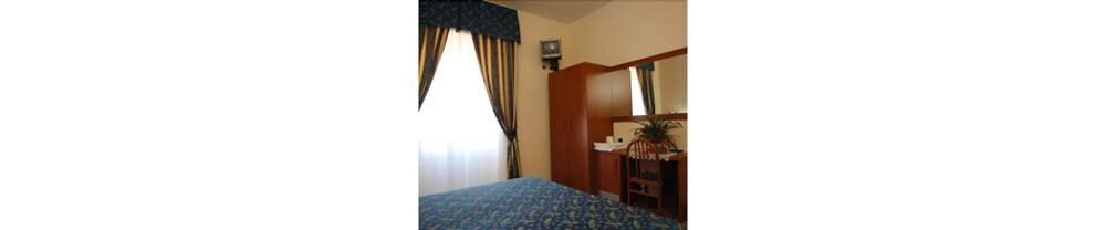 Hotel Maryelen 2 โรม ภายนอก รูปภาพ